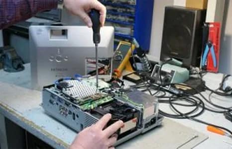 تعمیر ویدئو کاست vhs قدیمی | تعمیرات دستگاه های ویدئو تیپ تعمیر ویدئو کاست VHS توسط تکنسین حرفهای در مرکز اگنش مشهد با ابزار تخصصی