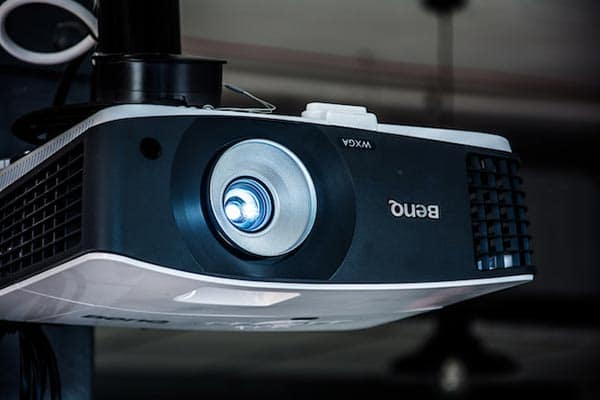 تعمیر ویدئوپروژکتور در مشهد | تعمیر تخصصی و فوری Data projector repairs